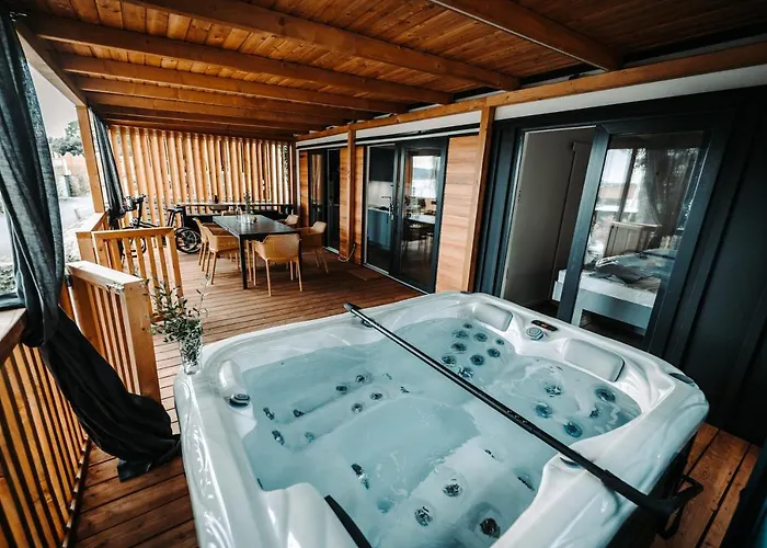 Sea House Shade, Pool & Jacuzzi - Privilege Point Camping & Villas