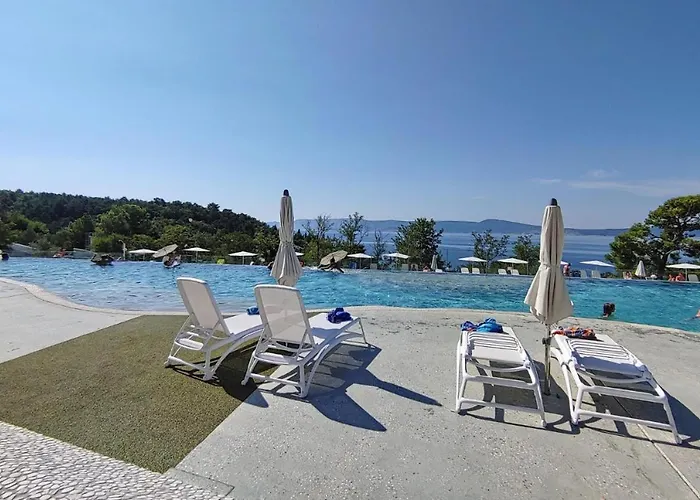 Sea House Shade, Pool & Jacuzzi - Privilege Point Camping & Villas