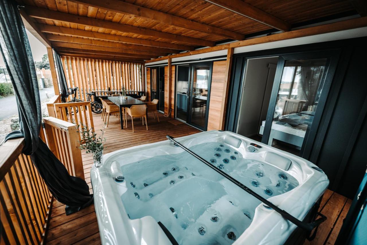 Sea House Shade, Pool & Jacuzzi - Privilege Point & Selce